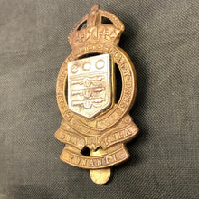 Charger l'image dans la galerie, Original British Army Cap/Beret Badge - Royal Army Ordnance Corps RAOC - The Militaria Shop