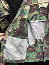 Lade das Bild in den Galerie-Viewer, Surplus British Army DPM Pattern Camouflaged Smock Combat-170/96 - The Militaria Shop