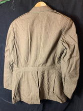 Lade das Bild in den Galerie-Viewer, Original WW2 US Army Class A Dress Jacket 1940 - Private Ryan Prop - 39 Regular - The Militaria Shop