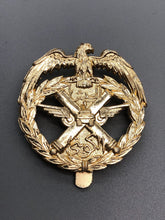 Load image into Gallery viewer, Vintage Kuwait Armed Forces Cap Badge - The Militaria Shop