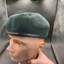 Lade das Bild in den Galerie-Viewer, Genuine British Army Forces Rifles Wool Beret - Size 56 - The Militaria Shop