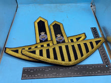 Lade das Bild in den Galerie-Viewer, Pair of Original British Army Grenadier Guards Bandsman's Epaulettes / Wings - The Militaria Shop