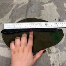 Lade das Bild in den Galerie-Viewer, Genuine British Army Beret - Yorkshire Regiment - Size 61 - The Militaria Shop