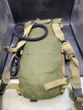 Charger l'image dans la galerie, Genuine British Army DPM Camouflaged Individual Hydration System - The Militaria Shop