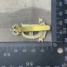 Load image into Gallery viewer, Original WW2 British Army 22nd Dragoon Guards Cap Badge - King's Crown - The Militaria Shop