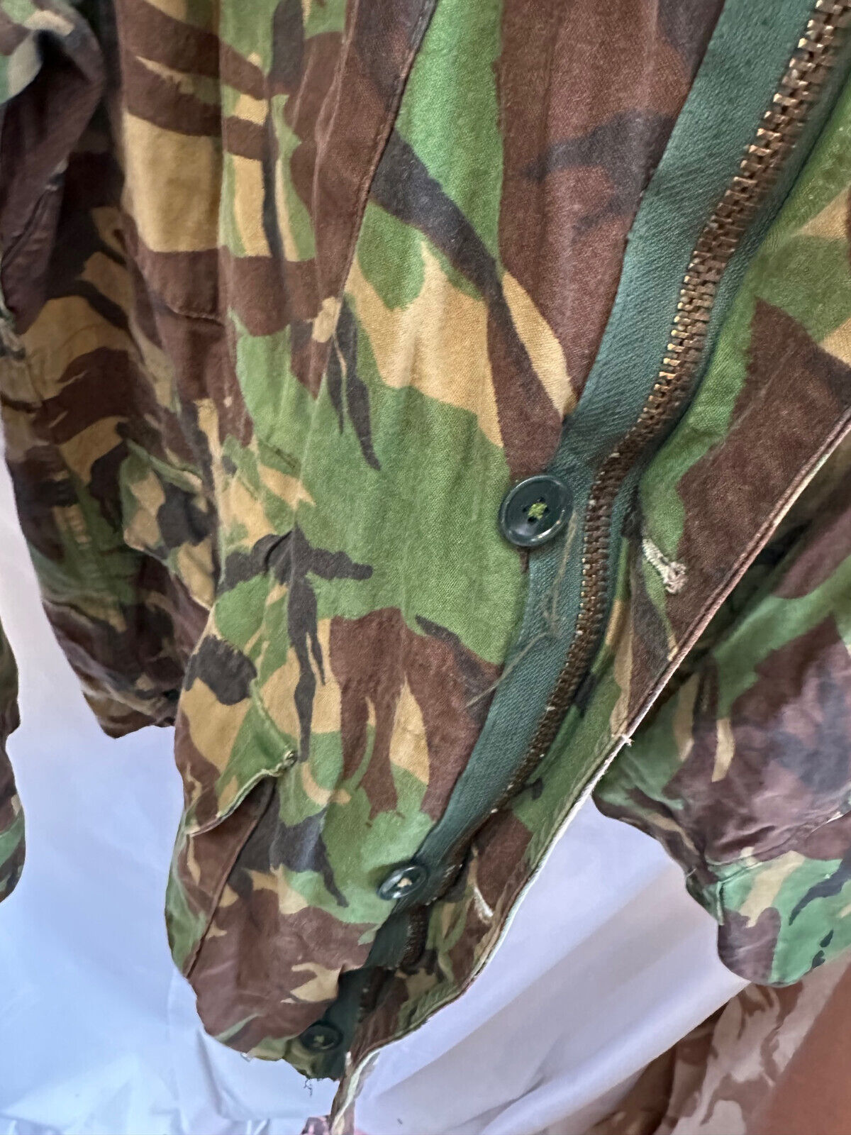 Genuine British Army Surplus DPM Camouflaged 1968 Pattern Smock - Size 40" Chest - The Militaria Shop