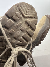 Lade das Bild in den Galerie-Viewer, British Army Surplus Brown Leather Combat Boots - Size UK 9.5 W - The Militaria Shop
