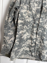 Charger l'image dans la galerie, Surplus US Army ACU Combat Uniform Jacket-Medium Long - The Militaria Shop