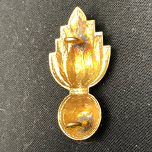 Lade das Bild in den Galerie-Viewer, Genuine British Army Cap Badge - Royal Engineers - The Militaria Shop