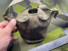 Charger l'image dans la galerie, Original British / Dutch Army 37 Pattern US Army Style Water Bottle Cover - The Militaria Shop