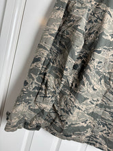 Charger l'image dans la galerie, Surplus US Air Force UCP Uniform Jacket 44R - The Militaria Shop