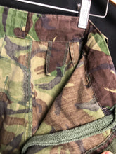 Charger l'image dans la galerie, Genuine British Army DPM Camouflaged Lightweight Trousers - Size 75/68/84 - The Militaria Shop