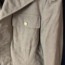 Lade das Bild in den Galerie-Viewer, Original WW2 US Army Class A Dress Jacket 1943 - Private Ryan Prop - 39" Large - The Militaria Shop