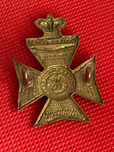 Lade das Bild in den Galerie-Viewer, Original Victorian Crown British Army The Kings Royal Rifle Corps Cap Badge - The Militaria Shop