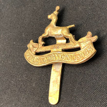 Lade das Bild in den Galerie-Viewer, Original British Army WW1 / WW2 Royal Canadian Dragoons Cap Badge - The Militaria Shop