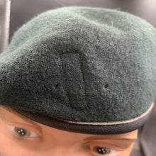Lade das Bild in den Galerie-Viewer, Genuine British Army Forces Rifles Wool Beret - Size 53 - The Militaria Shop