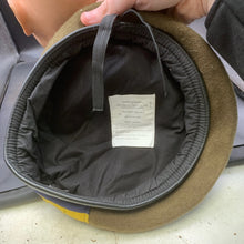 Lade das Bild in den Galerie-Viewer, Genuine British Army Guards Givision Beret - Size 57 - The Militaria Shop