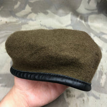Lade das Bild in den Galerie-Viewer, Genuine British Army Forces Beret - Guards Division - Size 56 - The Militaria Shop