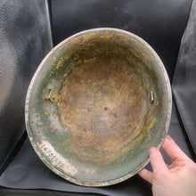 Lade das Bild in den Galerie-Viewer, Original WW2 British/Canadian Army Mk3 Turtle Combat Helmet - The Militaria Shop