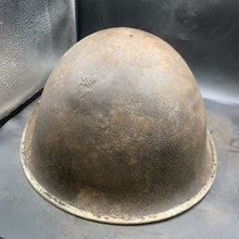 Charger l'image dans la galerie, Original British/Canadian Army WW2 Mk3 Turtle High Rivet Combat Steel Helmet - The Militaria Shop