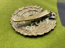 Load image into Gallery viewer, Original WW2 British Army GVI Royal Engineers Cap Badge - The Militaria Shop