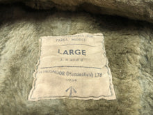 Lade das Bild in den Galerie-Viewer, Original Korean War Era British Army Middle Parka Detatchable Hood - Size Large - The Militaria Shop
