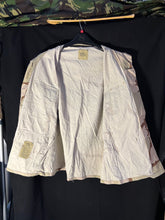 Charger l'image dans la galerie, Gulf War US Army DCU Camouflaged Combat Field Coat/Jacket - Medium/Short - The Militaria Shop