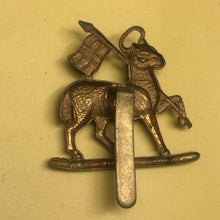 Charger l'image dans la galerie, Original WW1/WW2 British Army Queen's Royal Regiment (West Surrey) Cap Badge - The Militaria Shop