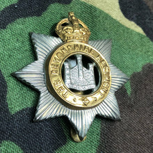 Load image into Gallery viewer, Original WW2 British Army The Devonshire Regiment Cap Badge - Kings Crown - The Militaria Shop