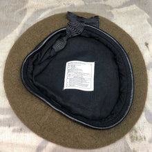 Lade das Bild in den Galerie-Viewer, Genuine British Army Forces Beret - Guards Division - Size 55 - The Militaria Shop