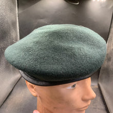 Charger l'image dans la galerie, Genuine British Army Forces Rifles Wool Beret - Size 59 - The Militaria Shop