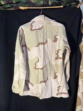 Charger l'image dans la galerie, Gulf War US Army DCU Camouflaged Combat Field Coat/Jacket - Large/X-Long - The Militaria Shop