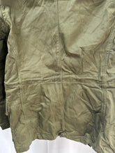 Lade das Bild in den Galerie-Viewer, Genuine British Army 1967 Pattern Green Jacket Overall - Size 6 - 43" Chest - The Militaria Shop
