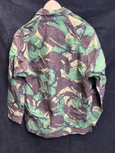 Lade das Bild in den Galerie-Viewer, Surplus British Army DPM Pattern Camouflaged Smock Windproof Cadet-160/84 - The Militaria Shop