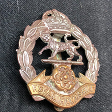 Charger l'image dans la galerie, Original WW2 British Army Cap Badge - Royal Hampshire Regiment - The Militaria Shop