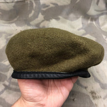 Lade das Bild in den Galerie-Viewer, Genuine British Army Forces Beret - Guards Division - Size 54 - The Militaria Shop