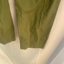Lade das Bild in den Galerie-Viewer, Genuine British Army OD Green Lightweight Trousers - Size 26" Waist - The Militaria Shop