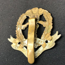Load image into Gallery viewer, Original WW1 / WW2 British Army Middlesex Regiment Cap Badge - The Militaria Shop