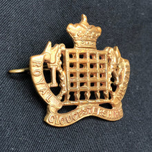 Lade das Bild in den Galerie-Viewer, WW1 British Army Cap Badge - Royal Gloucestershire Hussars - The Militaria Shop
