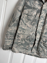 Charger l'image dans la galerie, Surplus US Air Force UCP Uniform Jacket 34 Regular - The Militaria Shop