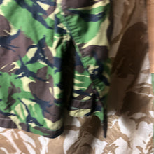 Lade das Bild in den Galerie-Viewer, Genuine British Army Lightweight Camouflaged Combat Jacket Woodland DPM 180/96 - The Militaria Shop