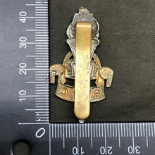 Lade das Bild in den Galerie-Viewer, Original British Army Cap/Beret Badge - Royal Army Education Corps RAEC - The Militaria Shop