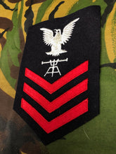Lade das Bild in den Galerie-Viewer, Genuine US Navy Fire Controlman Patch / Badge - The Militaria Shop
