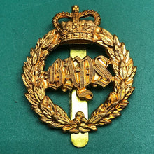 Lade das Bild in den Galerie-Viewer, Genuine British Army Cap Badge - Queen's Bays (2nd Dragoon Guards) - The Militaria Shop