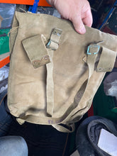 Charger l'image dans la galerie, Original WW2 British Army Officer's 37 Pattern Large Pack with Carrying Handle - The Militaria Shop