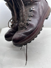 Lade das Bild in den Galerie-Viewer, British Army Surplus Brown Leather Combat Boots - Altberg - Size UK 9 M - The Militaria Shop
