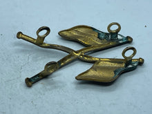 Lade das Bild in den Galerie-Viewer, Original WW1 / WW2 British Army Signallers Flag Sleeve Qualification Badge - The Militaria Shop