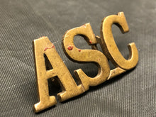 Lade das Bild in den Galerie-Viewer, Original WW1 British Army Brass Shoulder Title - Army Service Corps ASC - The Militaria Shop