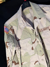 Charger l'image dans la galerie, Gulf War US Army DCU Camouflaged Combat Field Coat/Jacket - Small/Short - The Militaria Shop