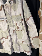 Charger l'image dans la galerie, Gulf War US Army DCU Camouflaged Combat Field Coat/Jacket - Large/X-Long - The Militaria Shop